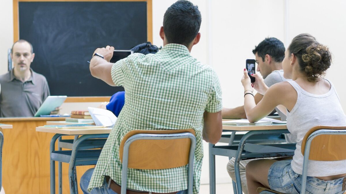 Truffe su aule e iscrizioni, il ministero chiude 47 diplomifici in tre regioni