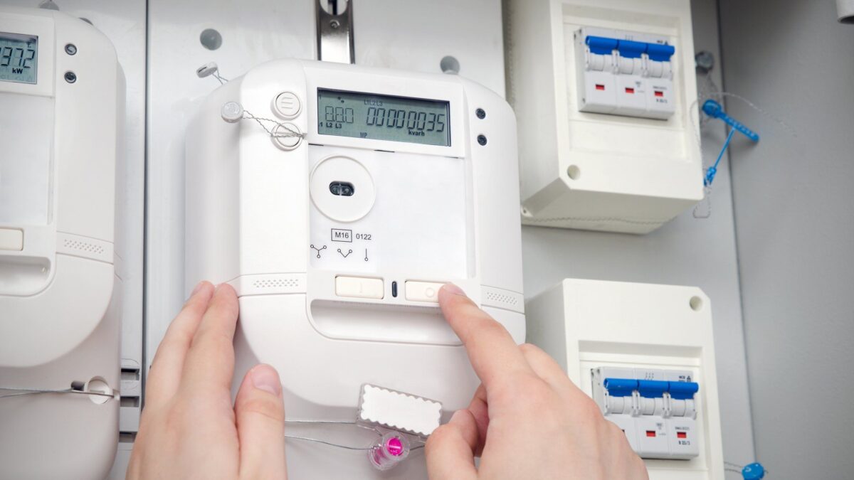 La corsa a ostacoli per rientrare nel mercato tutelato dell’energia