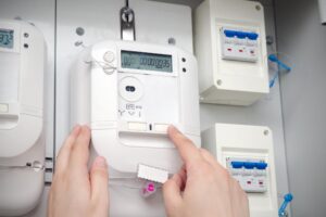 La corsa a ostacoli per rientrare nel mercato tutelato dell’energia
