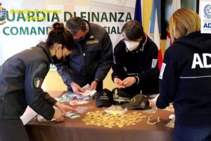 Gdf, contrasto al riciclaggio di denaro sporco