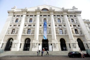 La Borsa in altalena. Ecco le cinque azioni che offrono il dividendo più interessante