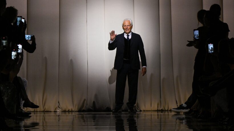 Con giacca e pantaloni ha liberato le donne. Armani e la sua moda festeggiano 90 anni