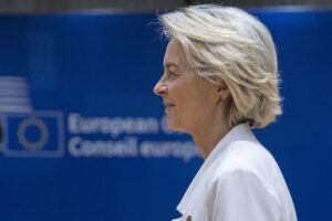Sul bis di Ursula piomba la condanna per i vaccini