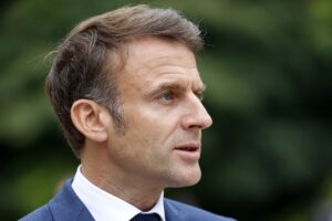 Ai mercati non piace il golpetto di Macron