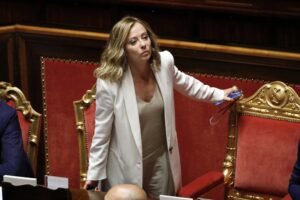 La Meloni spegne la fiction «Fanpage»: «Fuori dal partito chi vive nel passato»