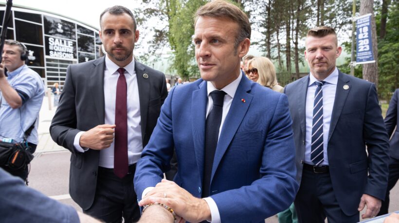 L’accozzaglia di Macron ce l’ha fatta: la Francia ostaggio del rosso Mélenchon