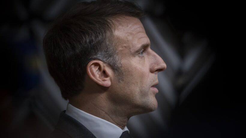 Il «democratico» Macron prova a ignorare il voto