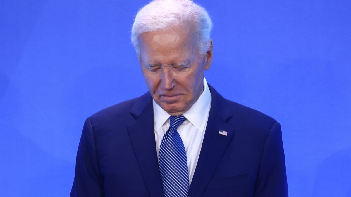Biden non molla ma ha ancora le traveggole