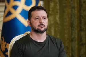 Zelensky proroga la legge marziale. I russi: «Uccisi 50 occidentali»