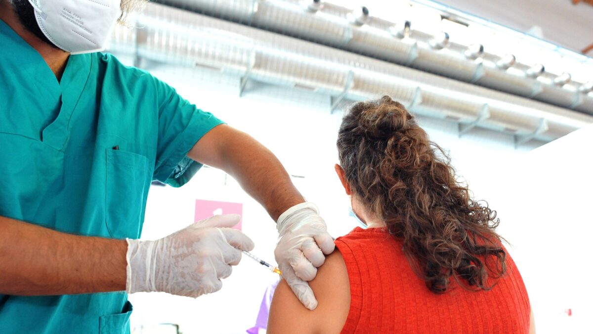 Pregliasco ammette: «L’obbligo vaccinale è una scelta politica»