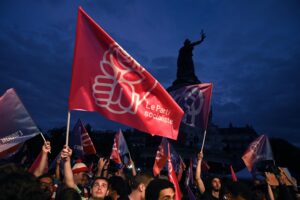Se vince il «nemico» il voto è da calpestare. In piazza protestano asini della democrazia