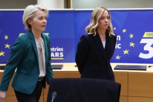 Sgarbo di Von der Leyen alla Meloni: «Non ci saranno accordi strutturali»