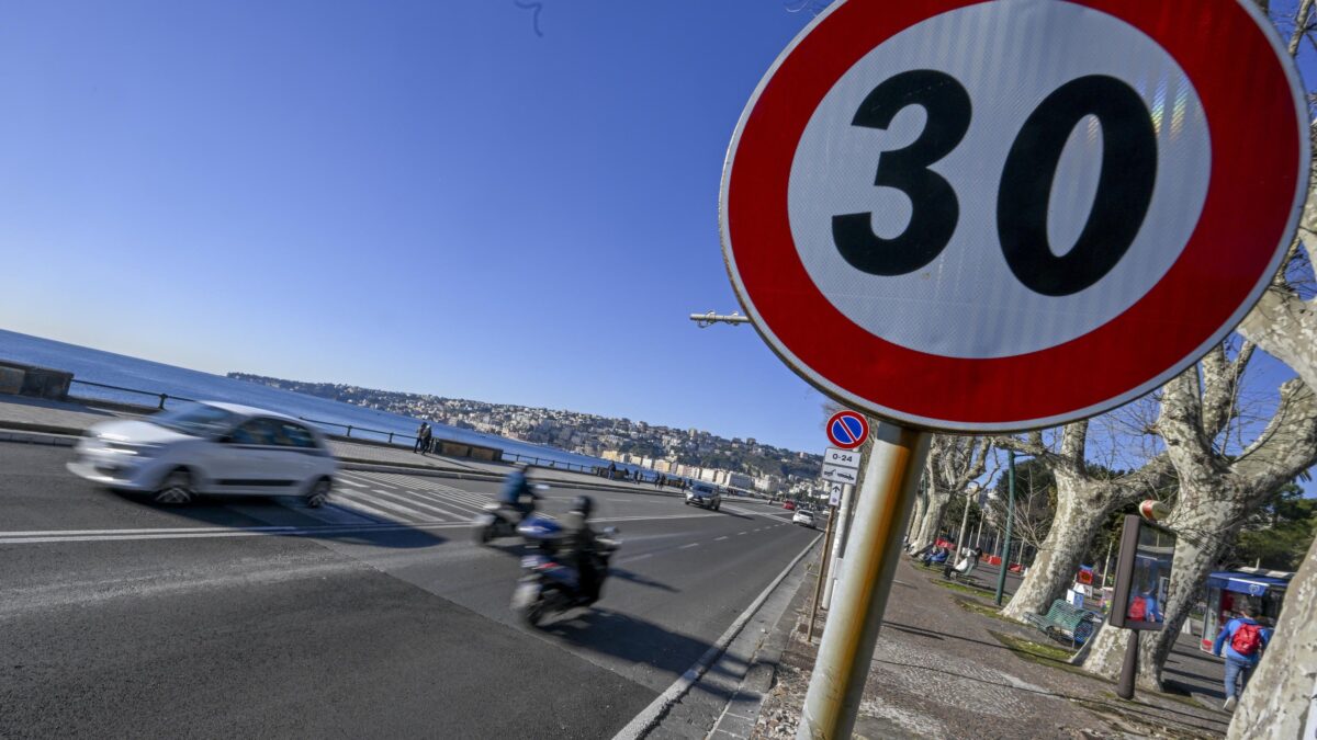 Le città a 30 all’ora sono un’arma in più per pianificare il controllo sociale