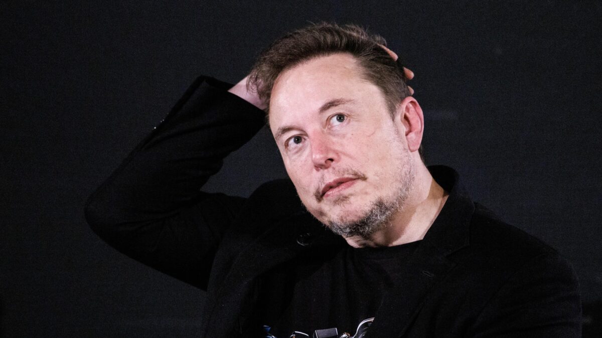 Guerra Ue-Musk sulle spunte blu. E lui denuncia i tentativi di censura