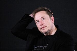 Guerra Ue-Musk sulle spunte blu. E lui denuncia i tentativi di censura