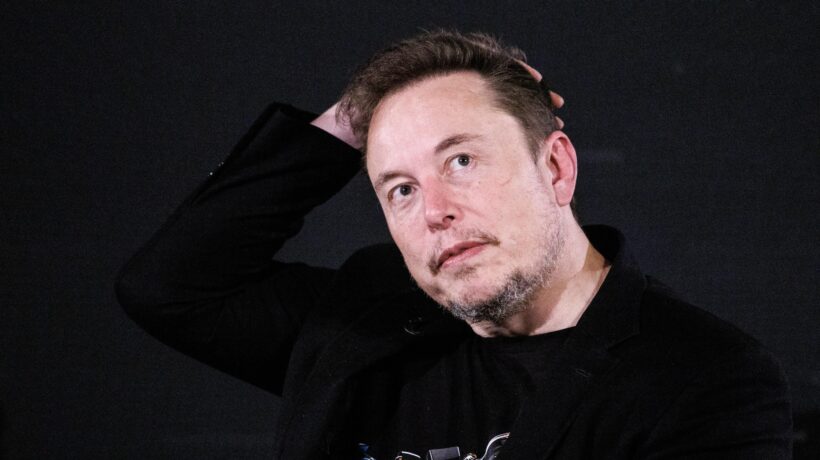 Guerra Ue-Musk sulle spunte blu. E lui denuncia i tentativi di censura