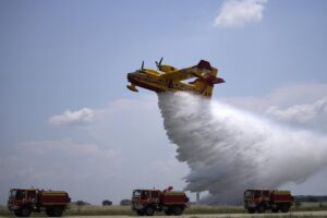 Secretati i contratti per i Canadair. Bruxelles così replica lo schema vaccini