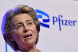 La Corte Ue inguaia Ursula per i vaccini Pfizer: «Minata la trasparenza»