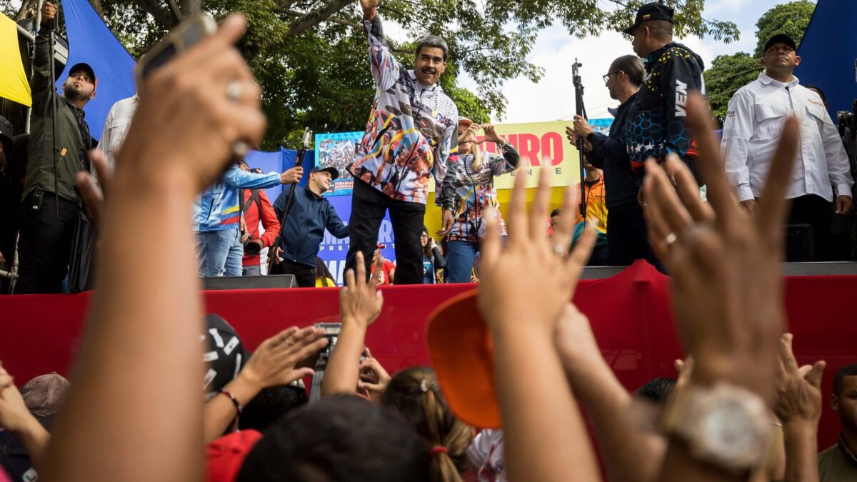 Venezuela al voto in un clima di odio. Maduro pronto al «bagno di sangue»
