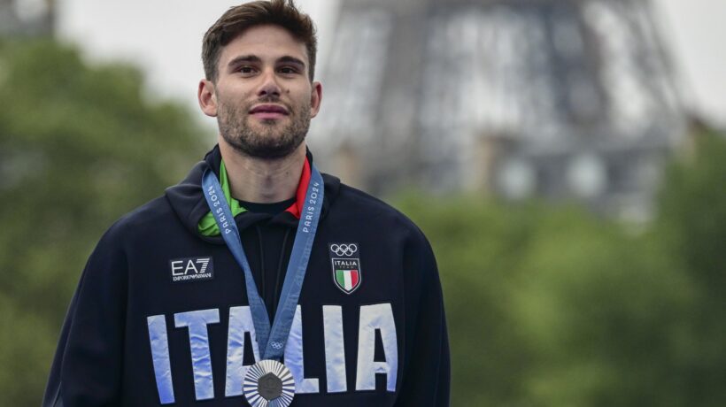 La prima medaglia è Ganna d’argento. Poi bronzo in piscina nella 4×100
