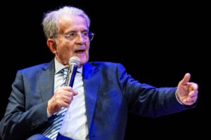 Rispuntano Prodi e Fornero. E «scoprono» i salari bassi