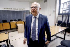 L’arringa di Galli: lui non sbaglia, sbagliata è la regola
