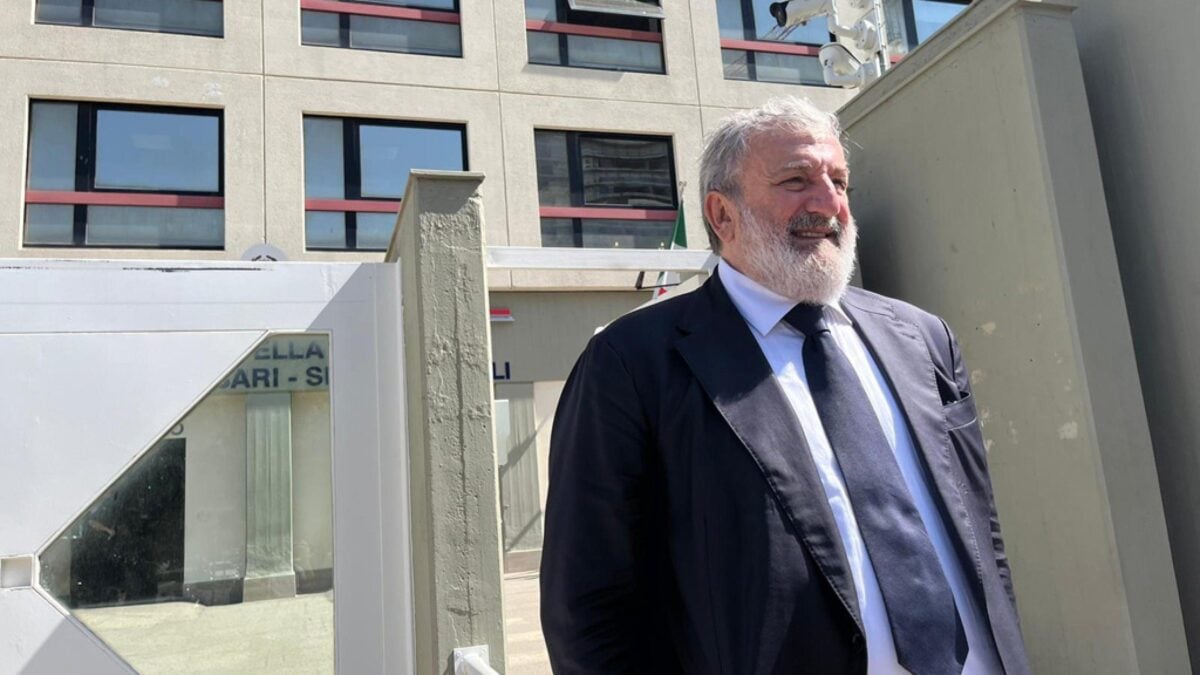 Stop a Emiliano che scheda gli studenti non vaccinati