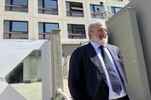 Stop a Emiliano che scheda gli studenti non vaccinati