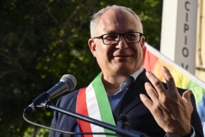 Il Piano abusivi di Gualtieri: compra le case occupate anziché farle sgomberare