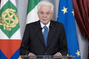 Mattarella augura buona estate rifilando due sberle a Lega e La Russa