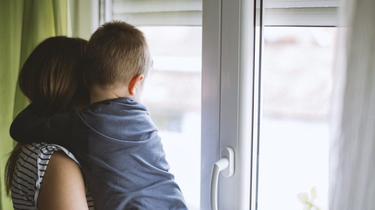 I pediatri diventano terroristi del clima «Rinchiudete i bimbi»