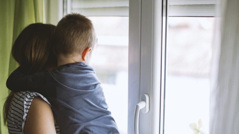 I pediatri diventano terroristi del clima «Rinchiudete i bimbi»