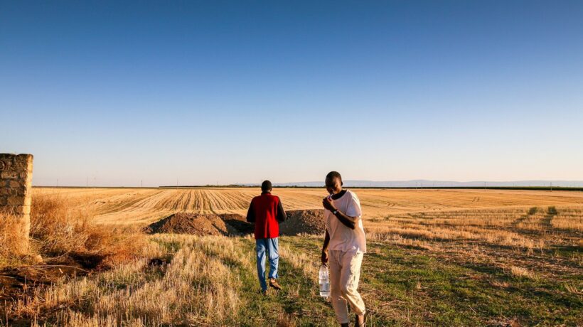 Soldi dei migranti alle mafie per lavori fasulli