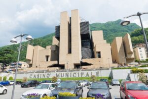 A Campione d’Italia sta saltando il banco