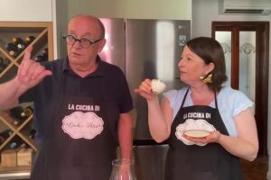 Le pillole di galateo di Petra e Carlo: dal caffè al cognac, come si beve