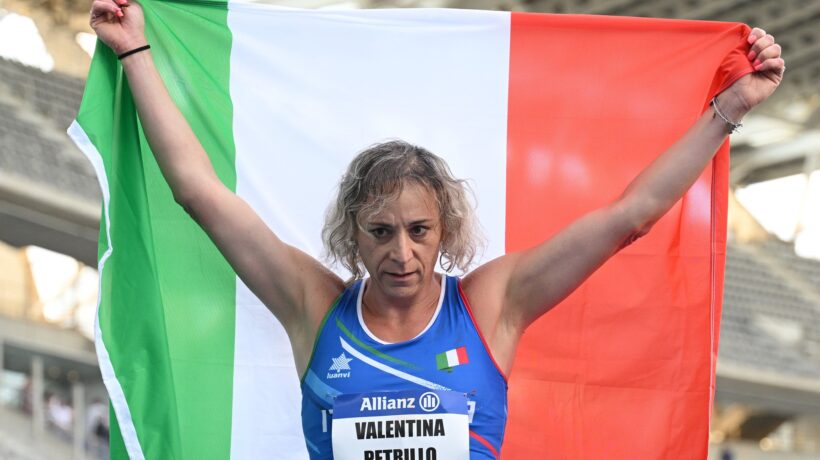 L’atleta trans gareggia con le donne. Pure alle Paralimpiadi vince il woke