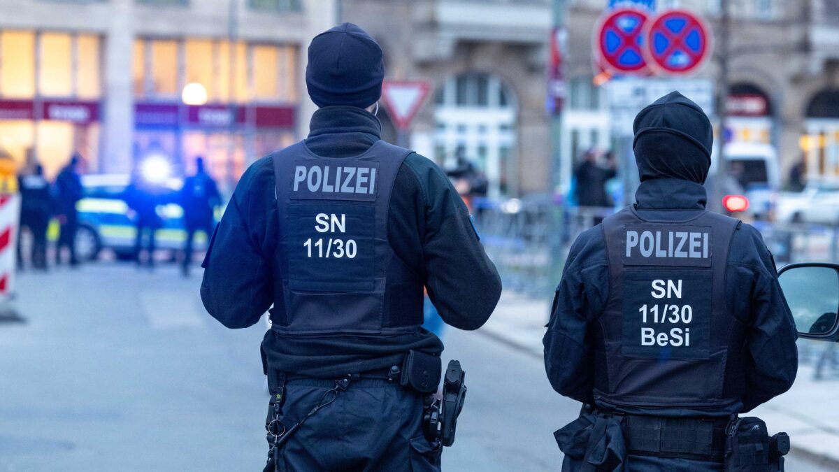 «Troppi attacchi, stop agli islamici»