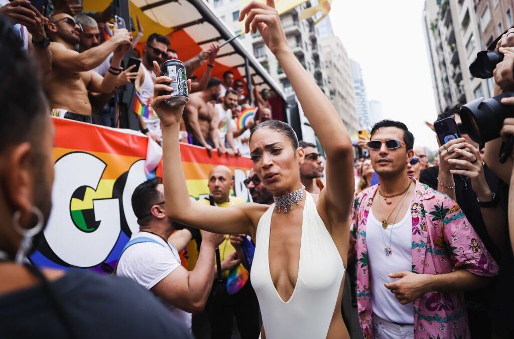 Inutile denudarsi per dirsi «liberi» se poi ci negano i diritti elementari