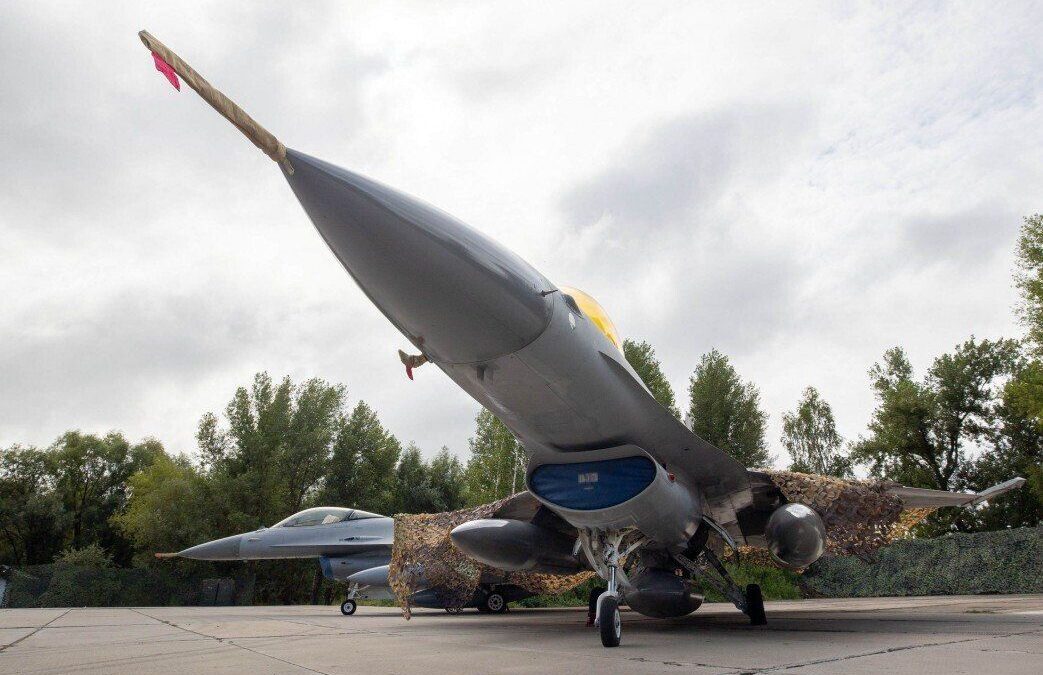A Zelensky mancano i piloti di F-16. Adesso li cerca tra quelli in pensione