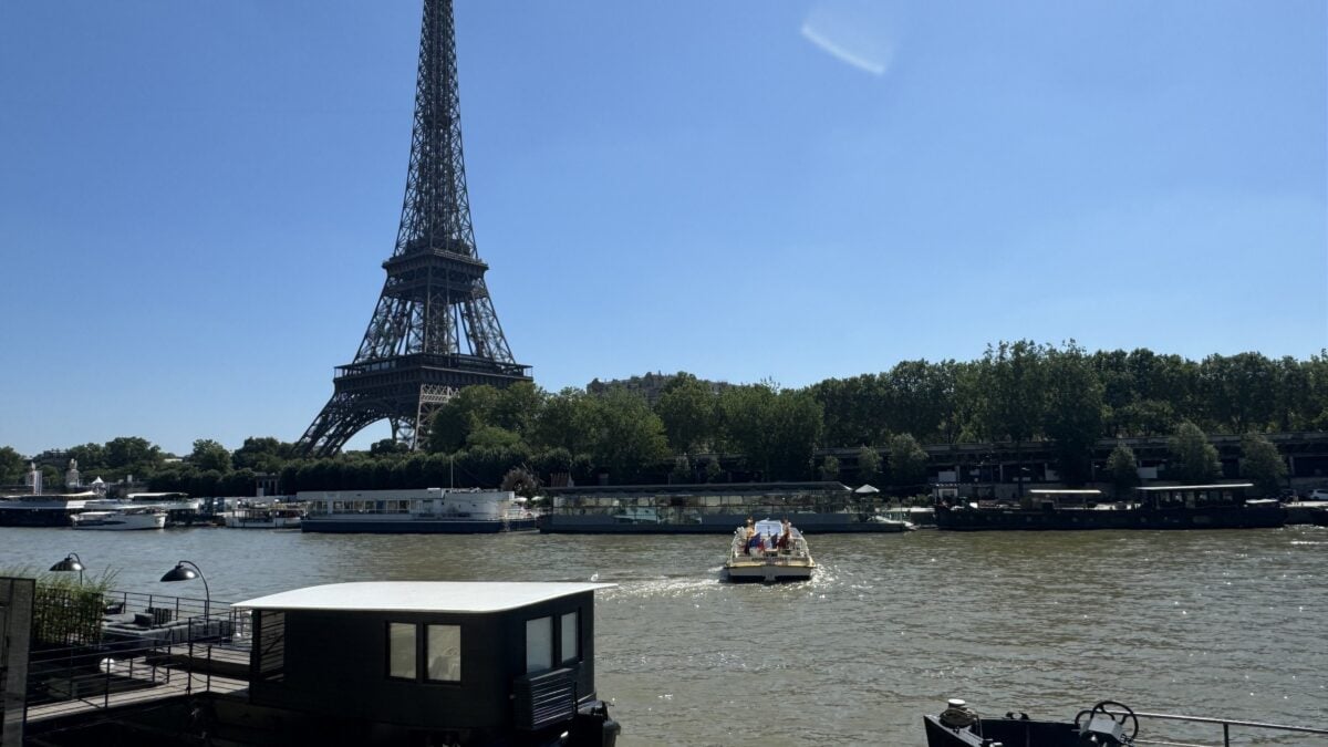 Le Macroniadi finiscono nella cacca