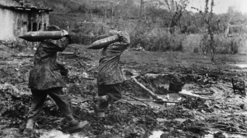 Artiglieri tedeschi Waffen-grenadier nel settembre 1944 lungo la linea gotica (Getty Images)
