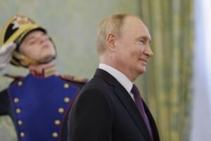Macroniadi gender? Colpa di Putin e della fasciosfera