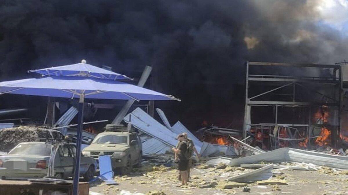 Kiev attacca ancora. Mosca reagisce su un supermercato