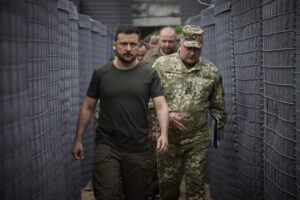 Sovranità, riarmo e superiorità morale. Il blitz di Zelensky schianta tre ipocrisie