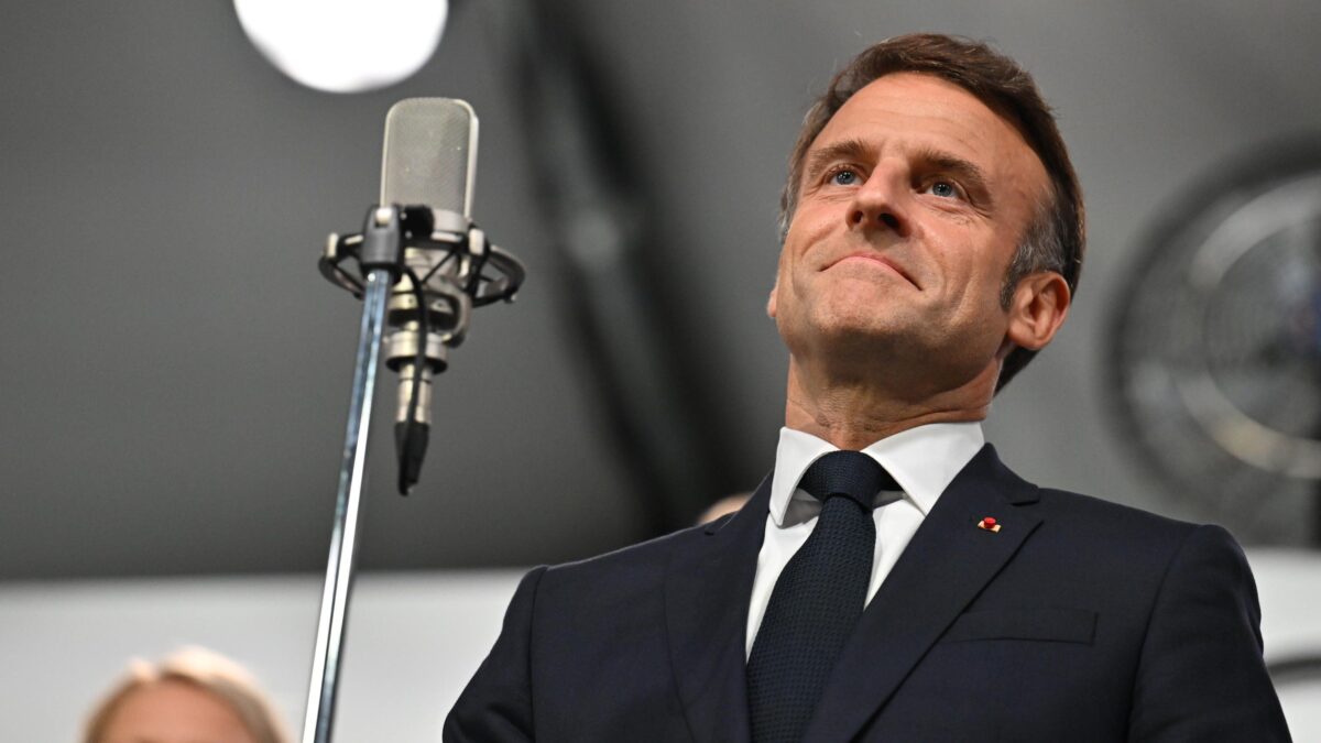 Olimpiadi finite tra ori e polemiche. Parigi resta in crisi e senza governo
