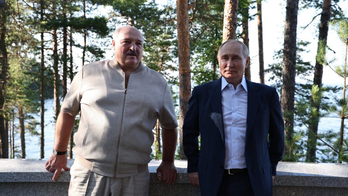 Putin: «Dietro l’invasione c’è la Nato». Lukashenko evoca le armi nucleari