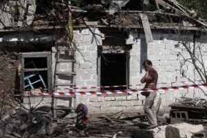 Pioggia di razzi russi sui cieli dell’Ucraina. Kiev: «Risponderemo con armi nostre»