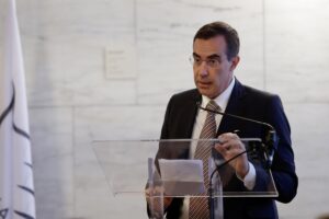 «Per il bene di tutti gli enti pubblici alzare gli stipendi e togliere il tetto»