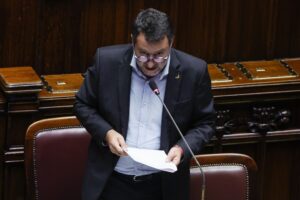 Caos trasporti, tavolo con Salvini. Intanto i viaggi restano in panne