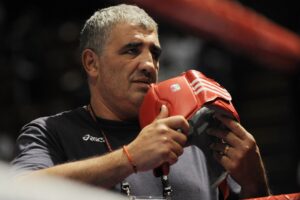 Anche i cronisti Rai rifilano sberle all’italiana